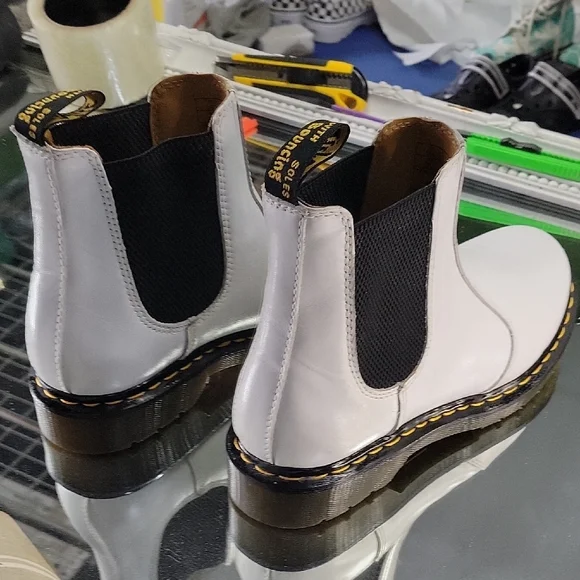 Womens 10 Dr. Martens 2976 smooth leather Chelsea boot in white yellow stitch - Picture 6 of 8